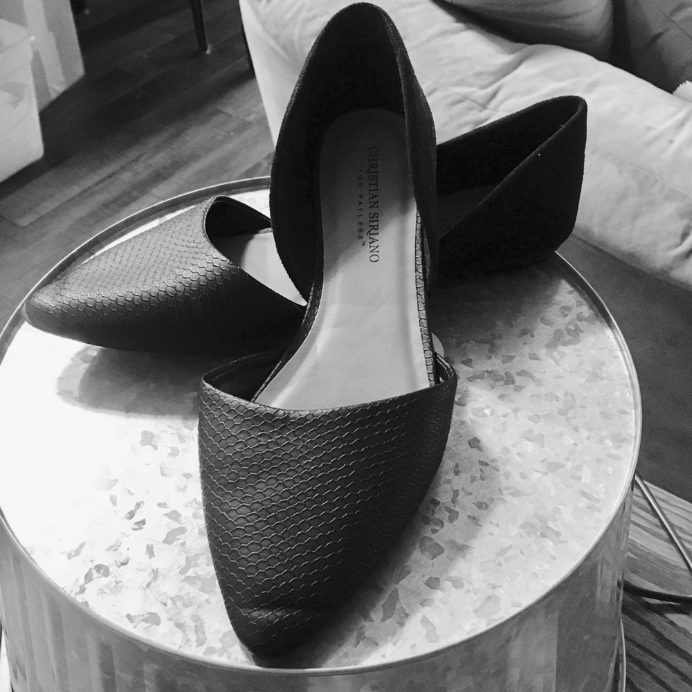 Size 8 Christian Siriano black flats